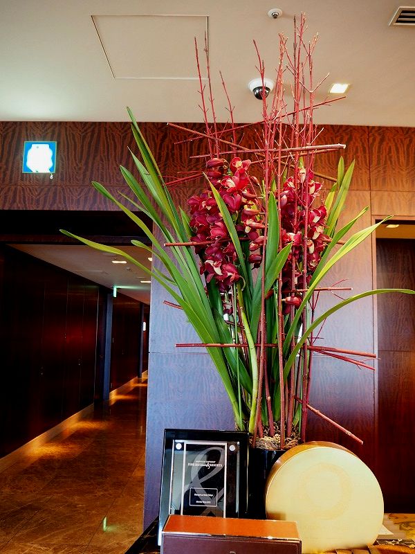一流ホテルのお正月花はどんな感じ 都内高級ホテルのお正月装飾を見てきました 19年版 切花情報サイト ハナラボノート