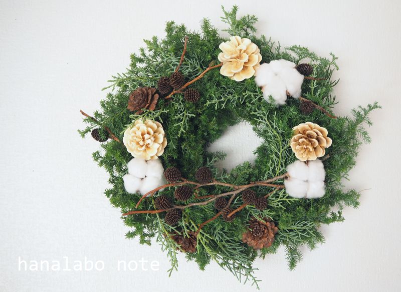 リースワイヤーを使ってつくる 本格派クリスマスリースの魅力と作り方 切花情報サイト ハナラボノート