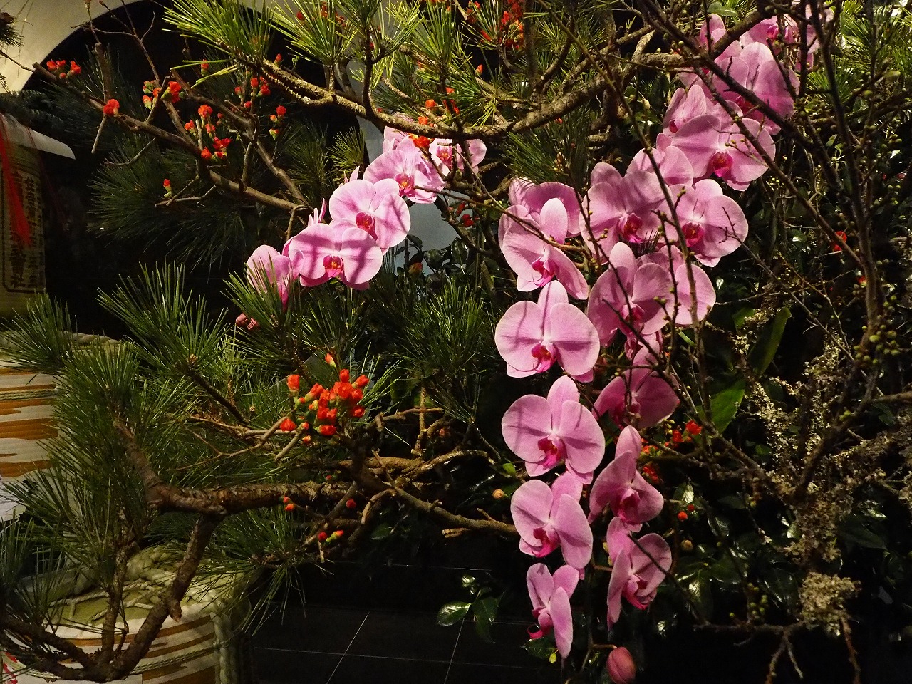 一流ホテルのお正月花はコロナ禍で変わった 都内高級ホテルのお正月装飾を見てきました 21年版 切花情報サイト ハナラボノート