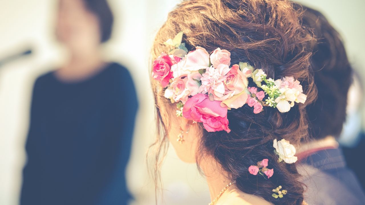 成人式や前撮りに 生花の髪飾り ヘアード をお花屋さんに注文する方法とコツまとめ 切花情報サイト ハナラボノート
